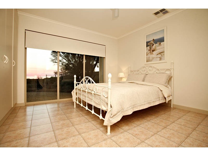 28 Maidencombe Drive, Moana SA 5169