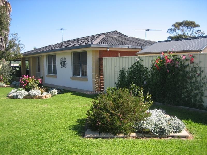 24 Stirling Crescent, Aldinga Beach SA 5173