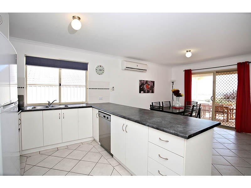 17 Hawksnest Avenue, Seaford Rise SA 5169