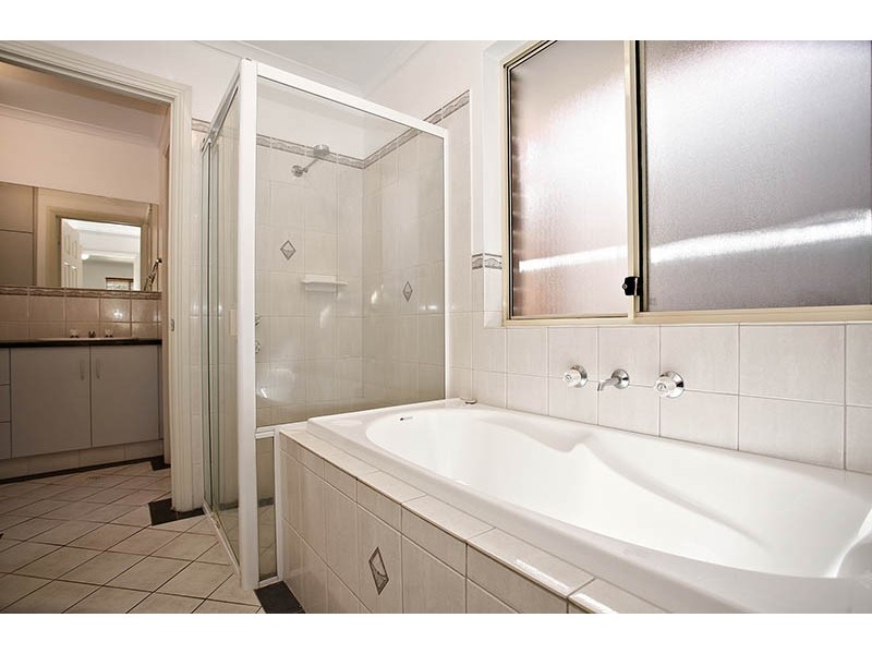 17 Hawksnest Avenue, Seaford Rise SA 5169