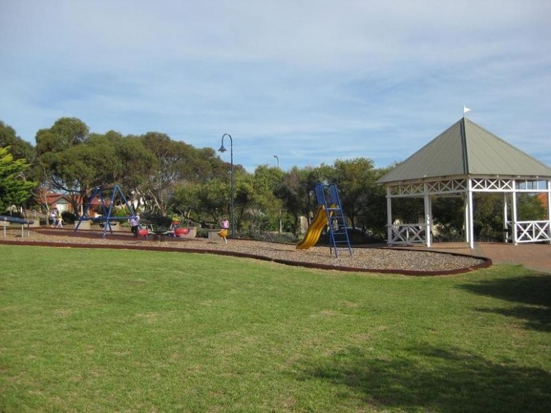 17 Hawksnest Avenue, Seaford Rise SA 5169