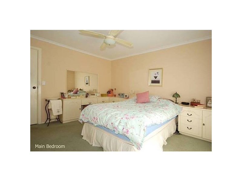 28 Lyn Street, Aberfoyle Park SA 5159