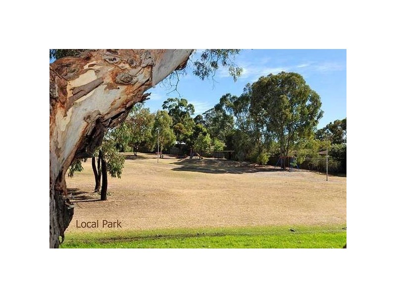 28 Lyn Street, Aberfoyle Park SA 5159