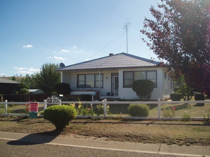 10 Chalker Street, Adaminaby NSW 2629