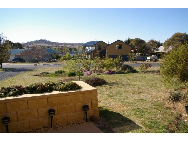 16 Roberson Street, Berridale NSW 2628