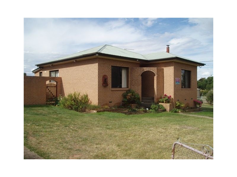 7 York Street, Adaminaby NSW 2629