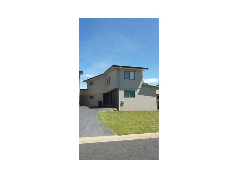 2/4 Gungarlin Street, Berridale NSW 2628