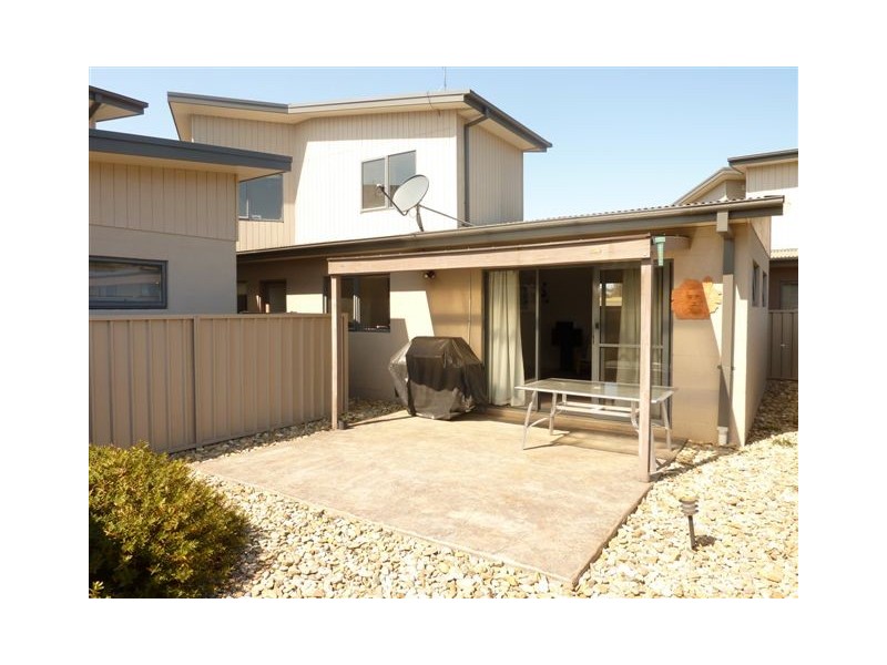 2/4 Gungarlin Street, Berridale NSW 2628