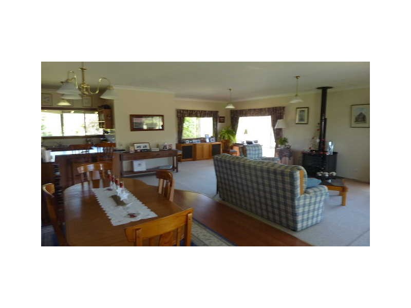 36 Eucumbene Road, Hill Top NSW 2627