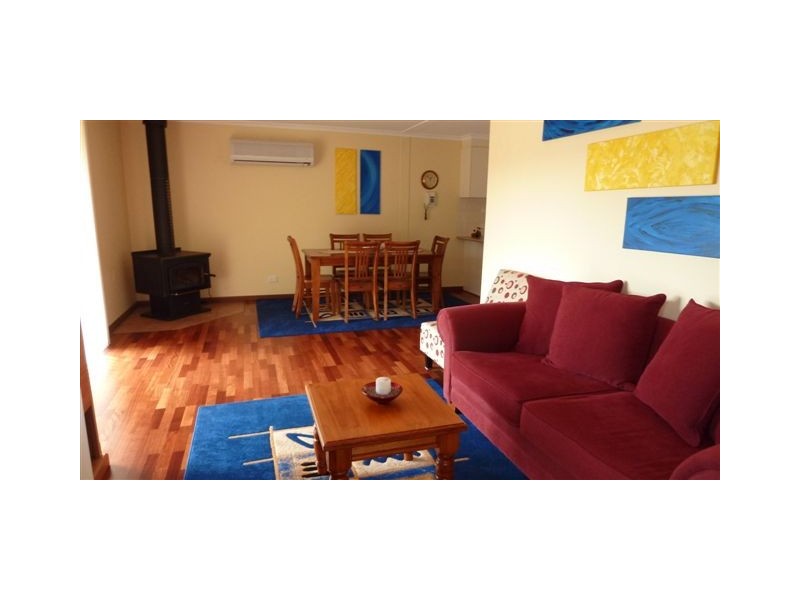 6 Campbell Street, Dalgety NSW 2628