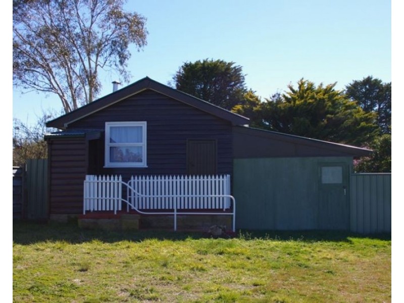 4 Roberson Street, Berridale NSW 2628