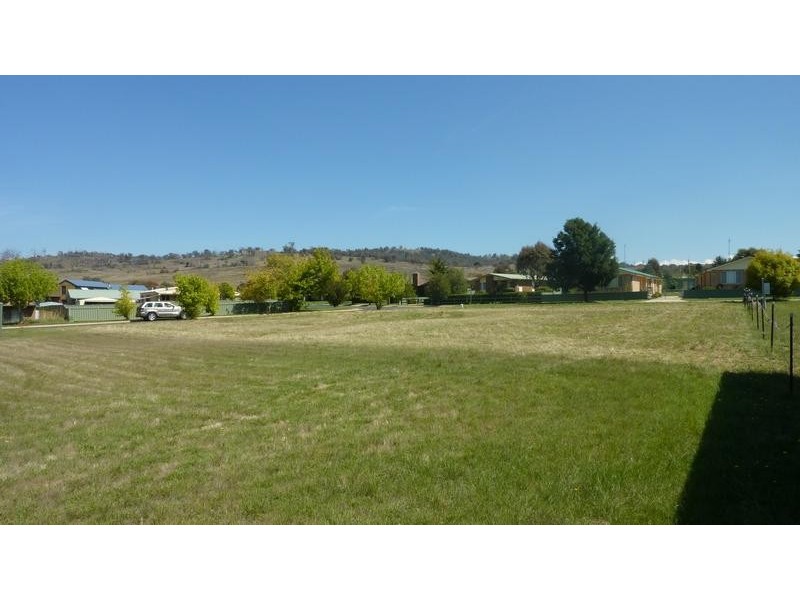 13 Roberson Street, Berridale NSW 2628