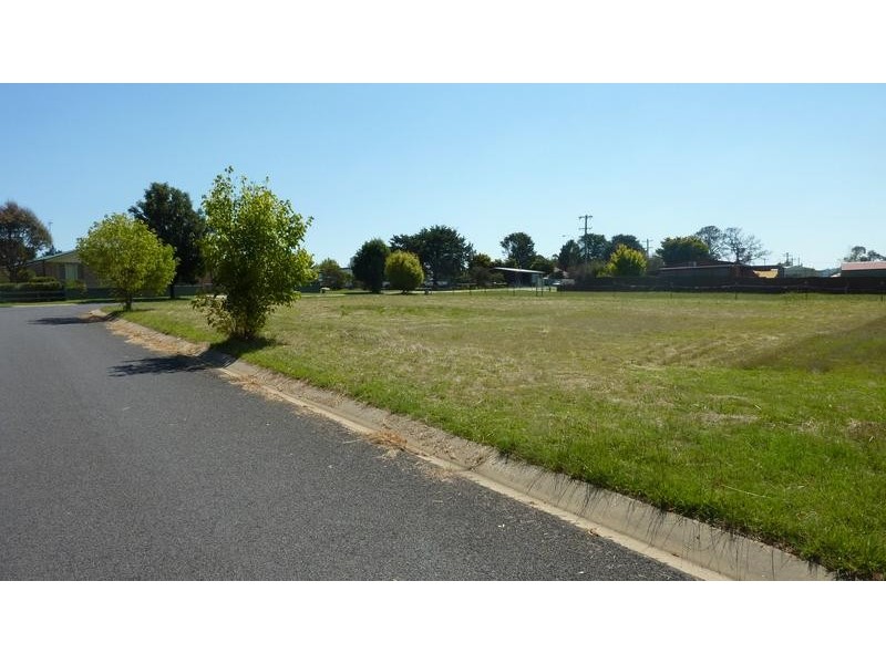 13 Roberson Street, Berridale NSW 2628