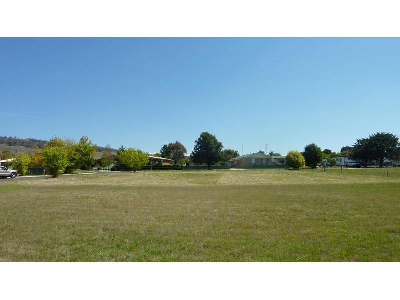 13 Roberson Street, Berridale NSW 2628