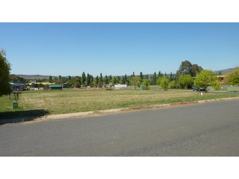 13 Roberson Street, Berridale NSW 2628