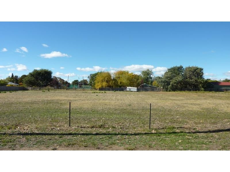 13 Bolton Street, Berridale NSW 2628