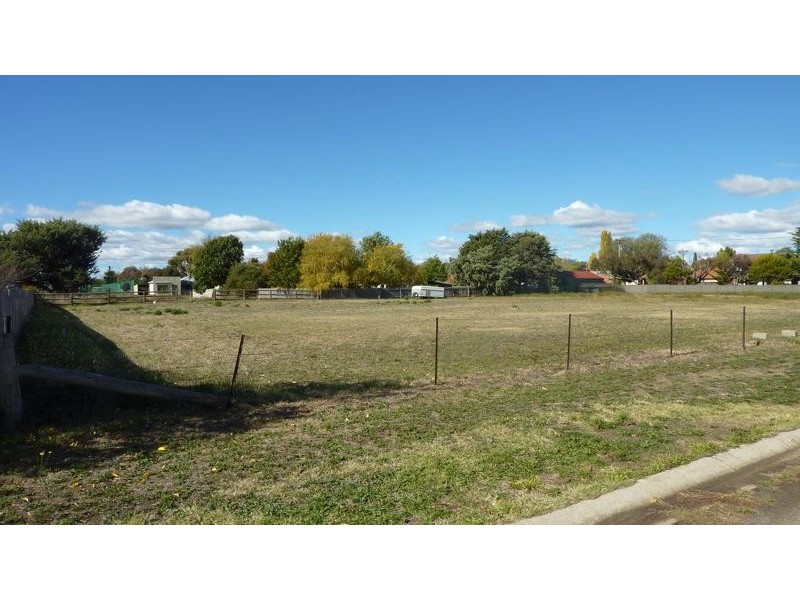 13 Bolton Street, Berridale NSW 2628