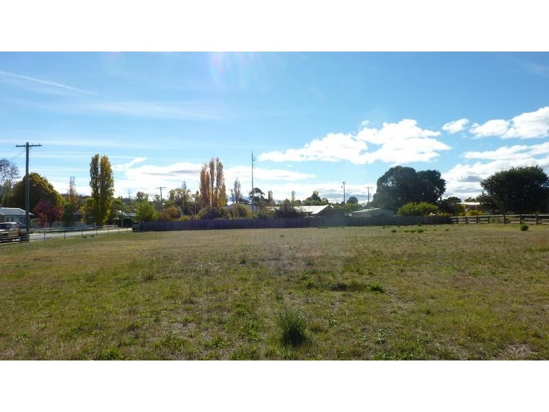 13 Bolton Street, Berridale NSW 2628