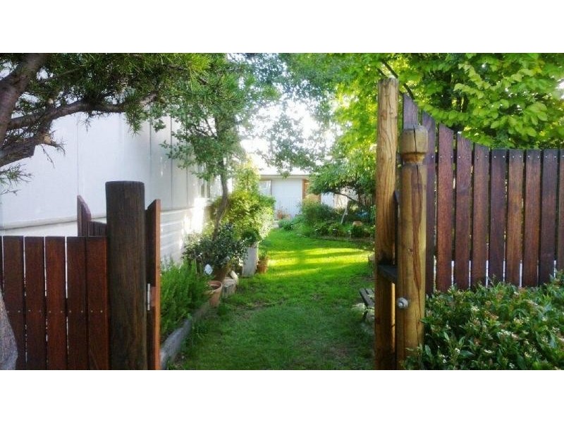 10 Mackay Street, Berridale NSW 2628