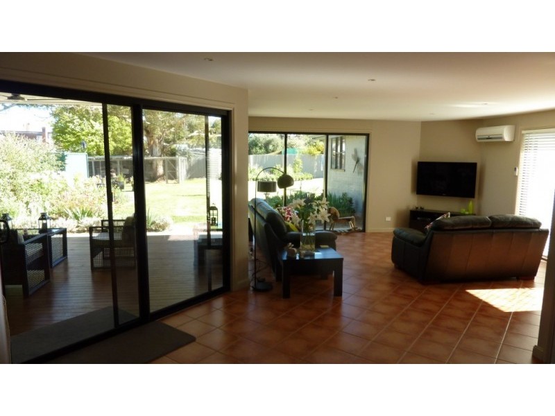 6 Mackay Street, Berridale NSW 2628