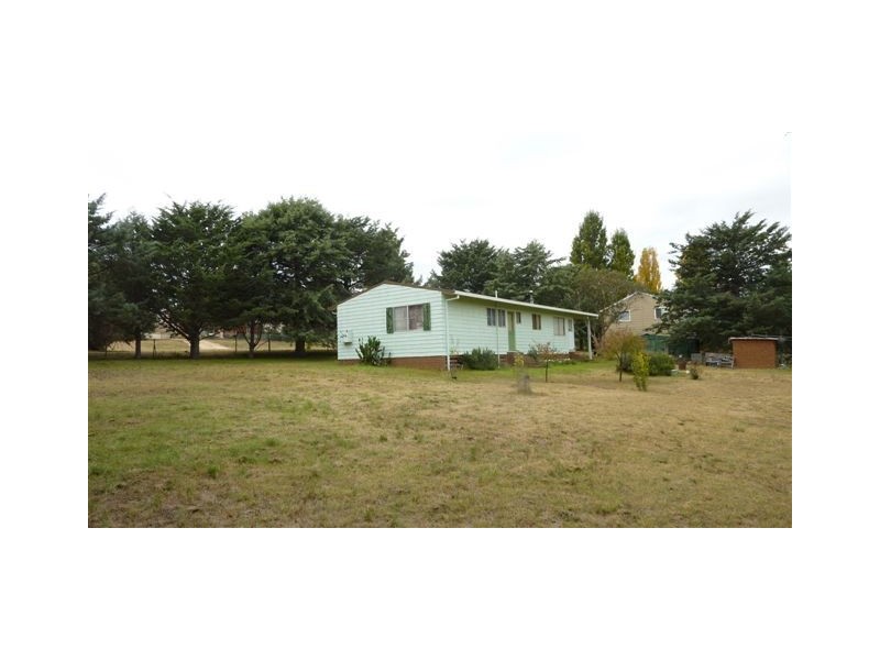 12 Hamilton Street, Dalgety NSW 2628