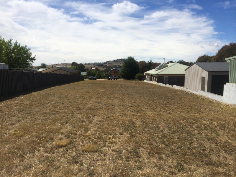 18 Roberson Street, Berridale NSW 2628