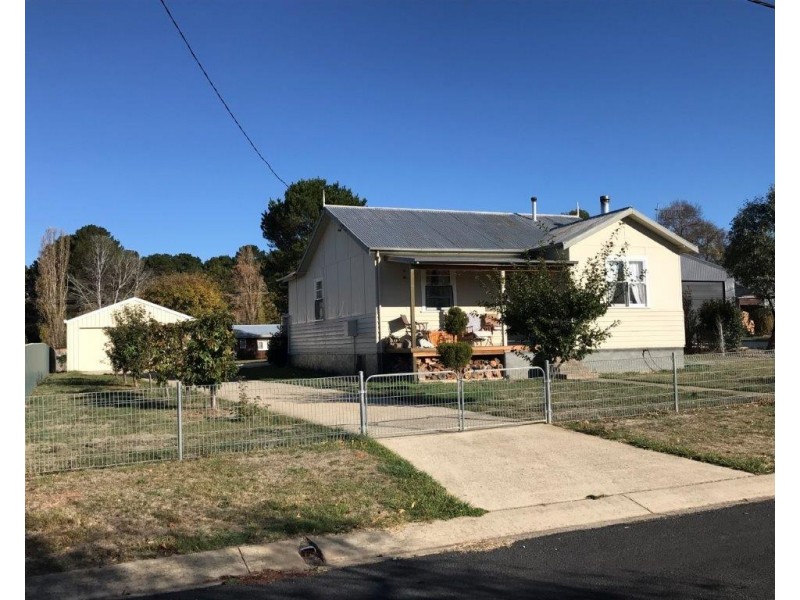 12 Chalker Street, Adaminaby NSW 2629