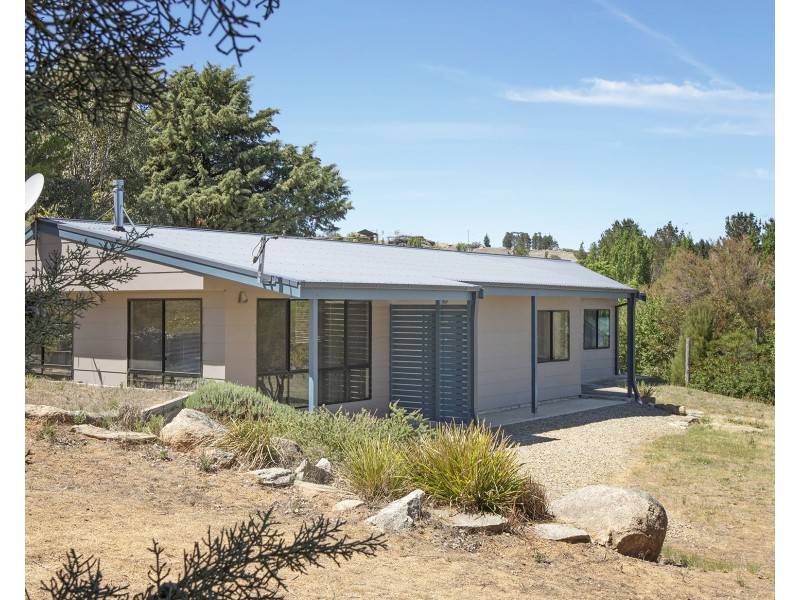 4 Campbell Street, Dalgety NSW 2628