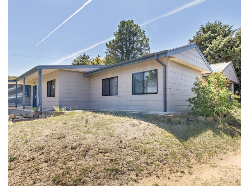 4 Campbell Street, Dalgety NSW 2628