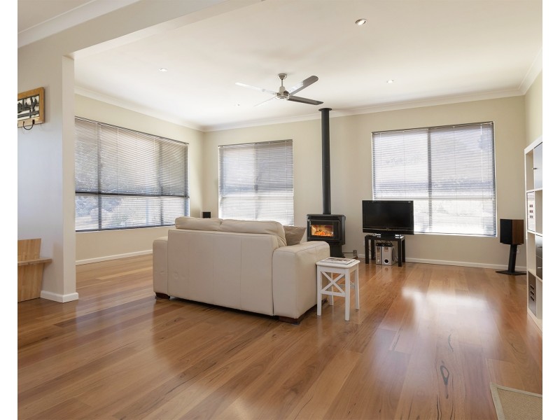 4 Campbell Street, Dalgety NSW 2628