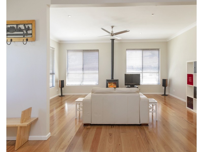 4 Campbell Street, Dalgety NSW 2628