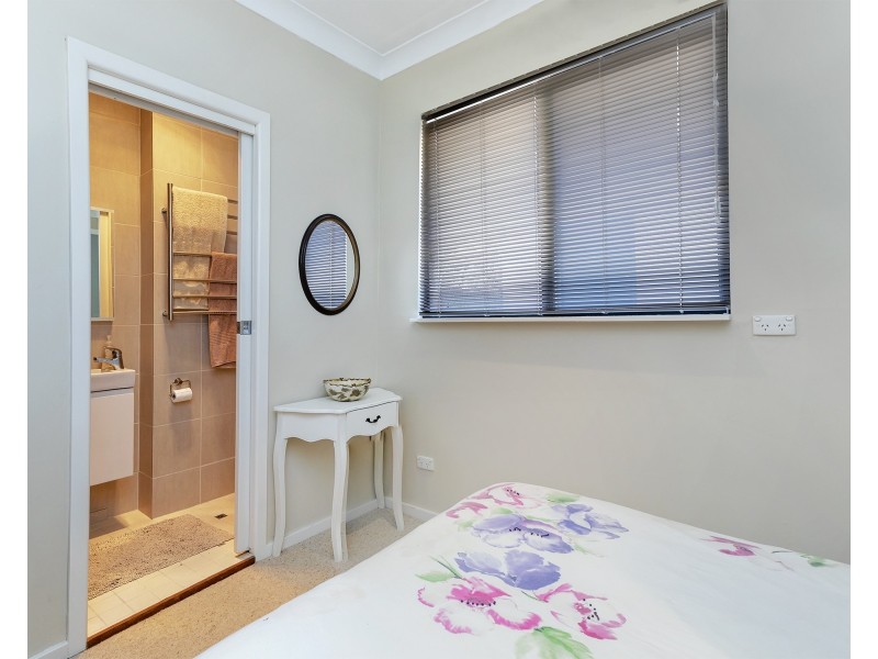 4 Campbell Street, Dalgety NSW 2628