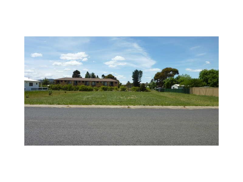 9 Robert Street, Berridale NSW 2628