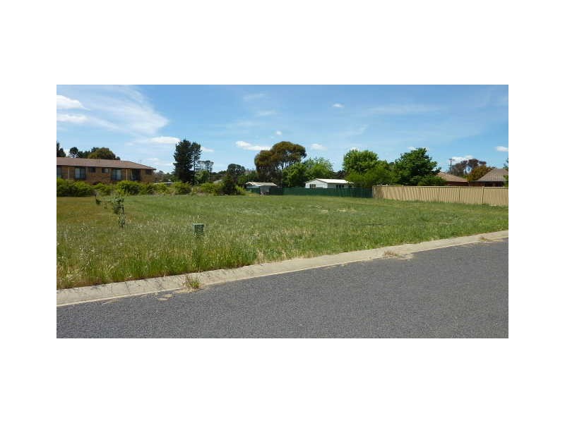 9 Robert Street, Berridale NSW 2628