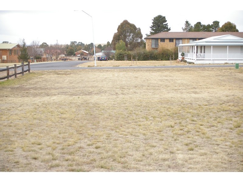 6 Robert Street, Berridale NSW 2628