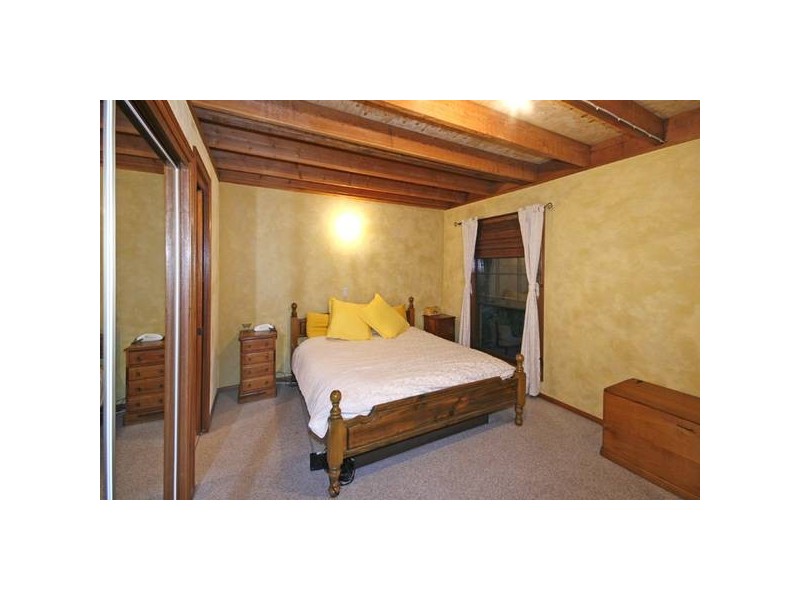 4 Howard Ave, Green Point NSW 2251