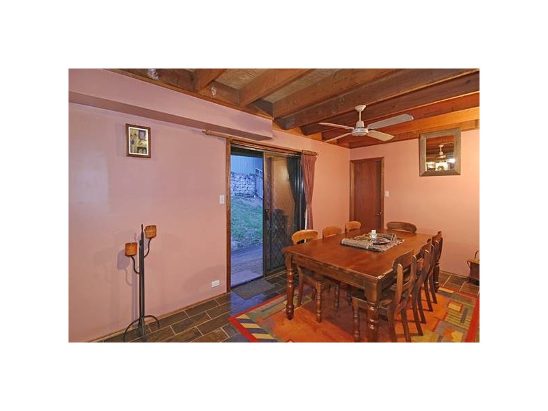 4 Howard Ave, Green Point NSW 2251