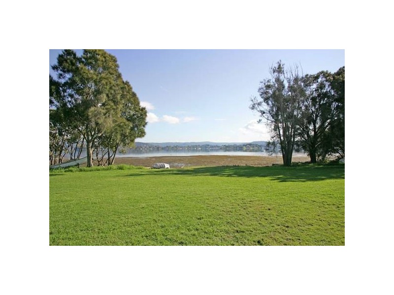 2 Tranquil Close, Green Point NSW 2251