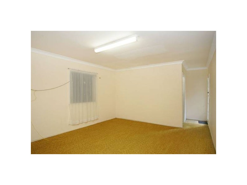 1 Wistaria Street, Wyoming NSW 2250