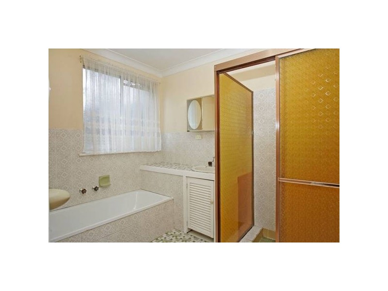 1 Wistaria Street, Wyoming NSW 2250