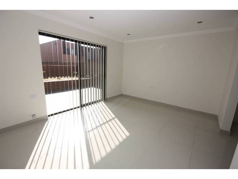 2/21 Melton Street North, Silverwater NSW 2128