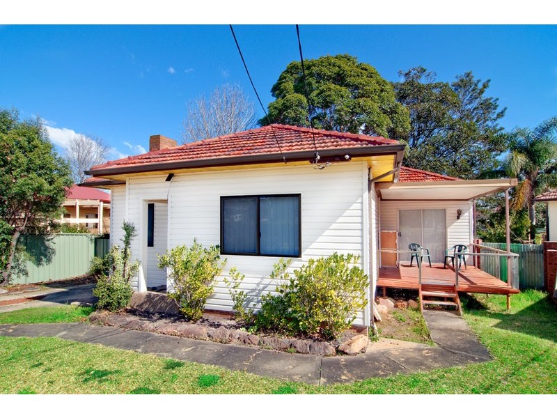 28 Harcourt Ave, East Hills NSW 2213