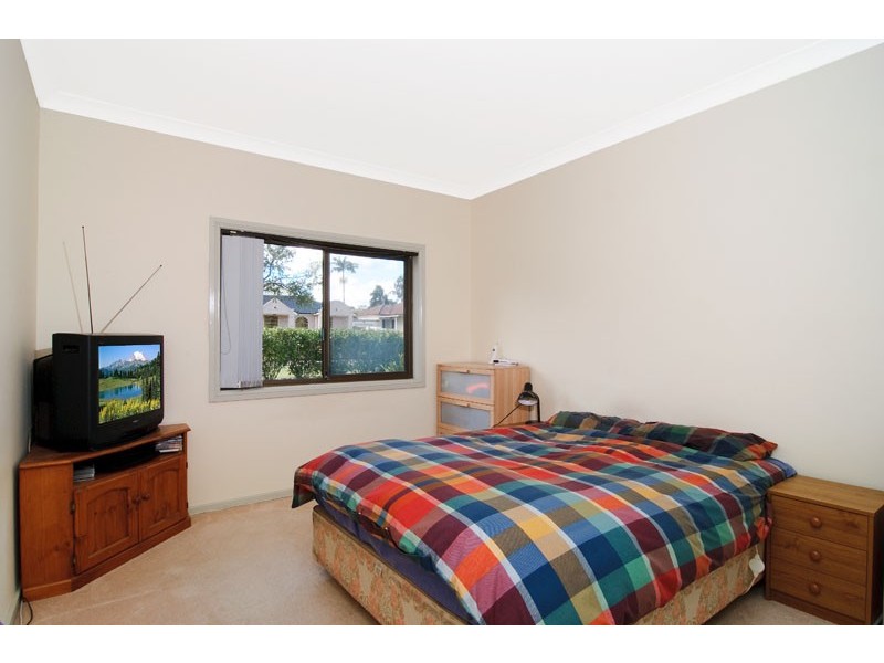 28 Harcourt Ave, East Hills NSW 2213