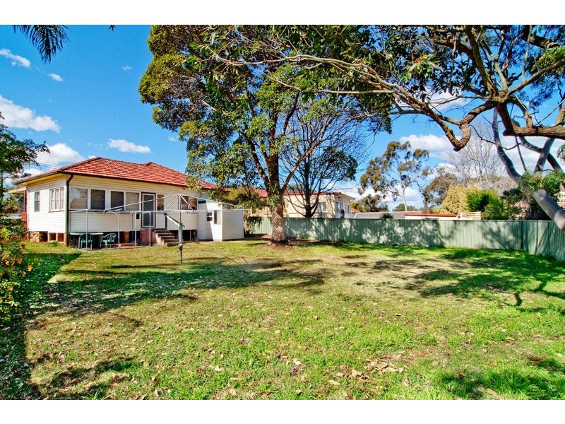 28 Harcourt Ave, East Hills NSW 2213