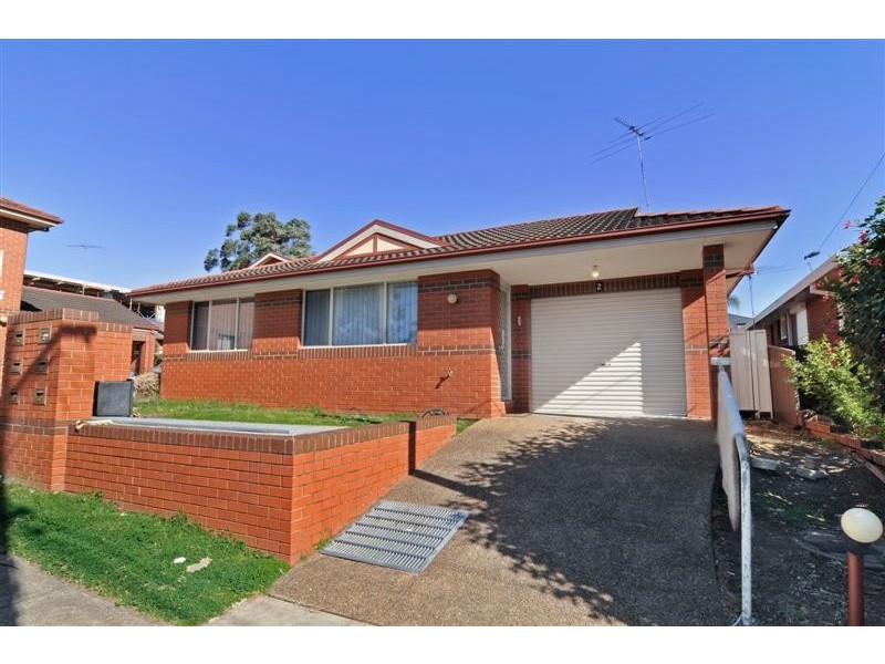 2/31 Bromley Ave, Greenacre NSW 2190