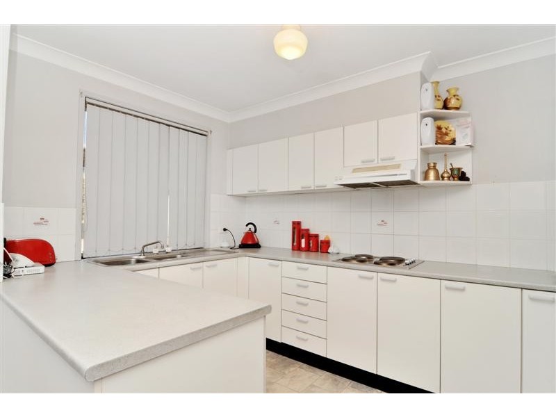 2/31 Bromley Ave, Greenacre NSW 2190