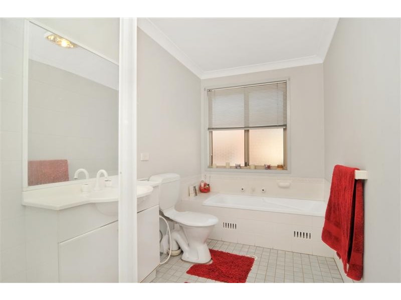 2/31 Bromley Ave, Greenacre NSW 2190