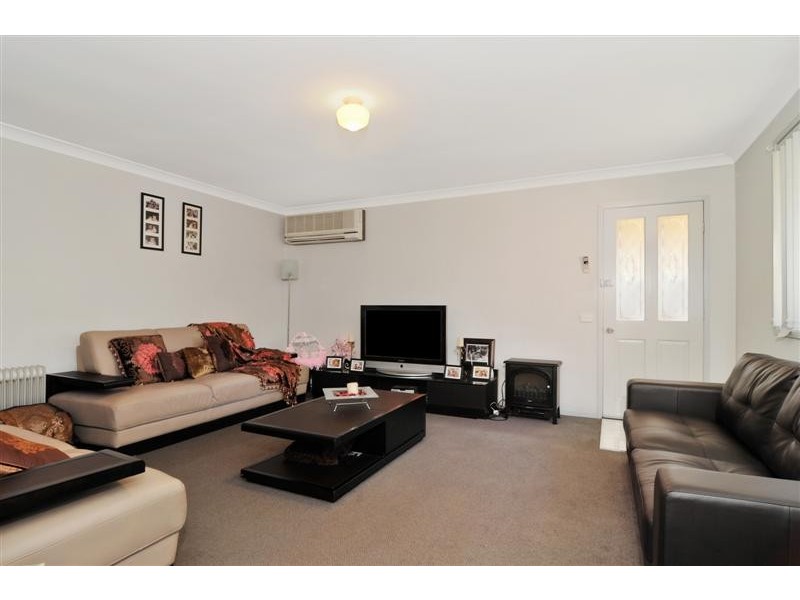 2/31 Bromley Ave, Greenacre NSW 2190