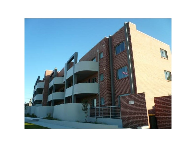 2/25 North Parade, Campsie NSW 2194