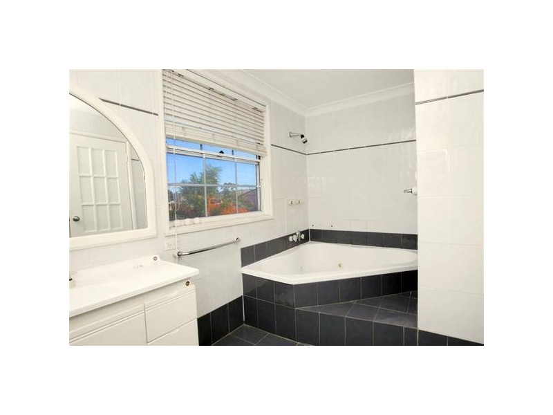 8 Wiggins Place, Concord NSW 2137